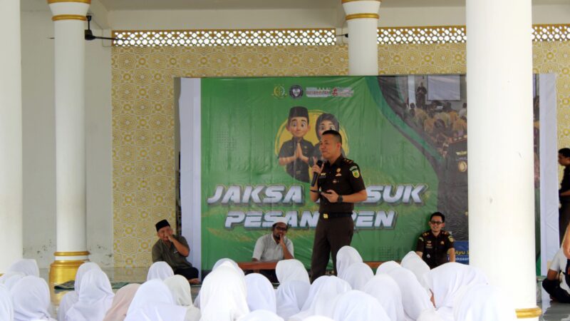 Jaksa Masuk Pesantren, Kejari Loteng Bentengi Santri dari Bahaya Cyberbullying dan Hoaks