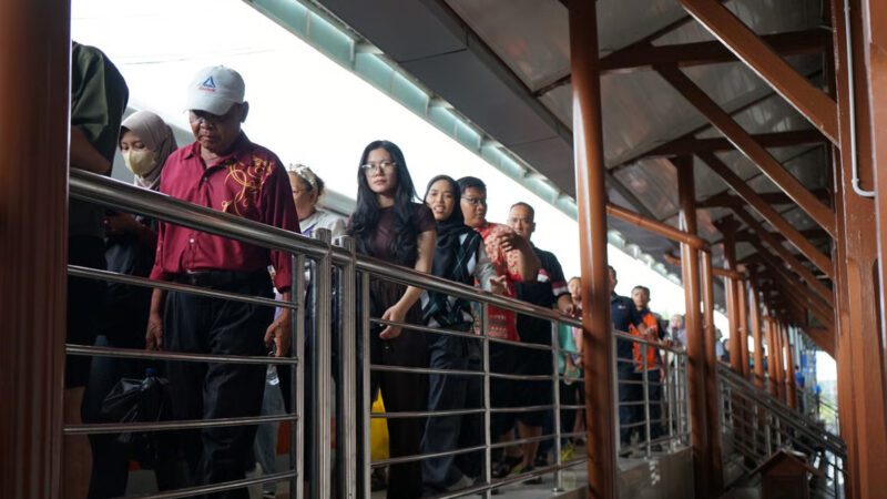 KAI Bandara Layani 78.226 Penumpang Selama Libur May Day 2025, Ajak Masyarakat Tertib Saat Melintas Perlintasan