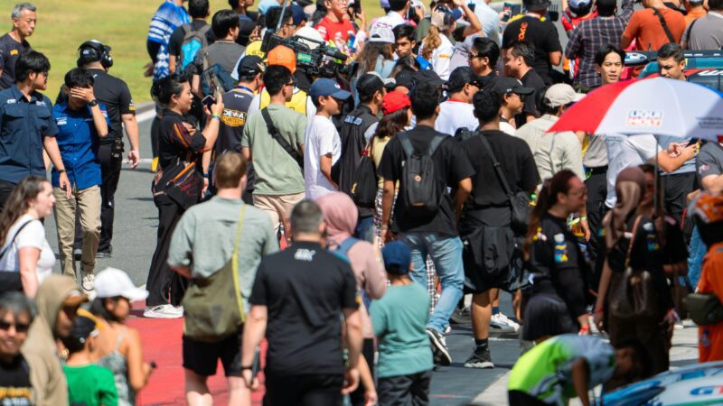 Serunya Pitwalk di Sirkuit Mandalika! Dapat Merchandise GRATIS & Foto Bareng Pembalap