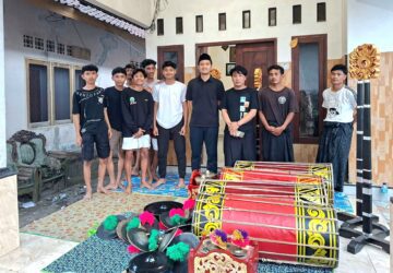 Wujudkan Aspirasi Pemuda Kampung Semayan, Anggota DPRD Lombok Tengah Lalu Yudistira Salurkan Alat Kesenian Gendang Beleq