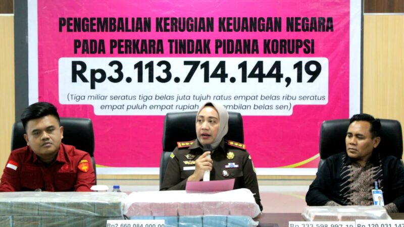 Kejari Loteng Kembalikan Rp 3,1 Miliar ke Kas Negara
