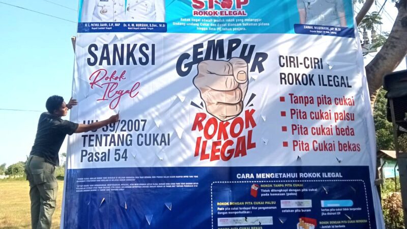 Gencar Gempur Rokok Ilegal, Satpol PP Loteng Pasang Baliho di 5 Titik Strategis