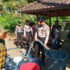 ‎Sambut Hari Bhayangkara ke-80, Polres Loteng Salurkan Air Bersih di Praya Timur