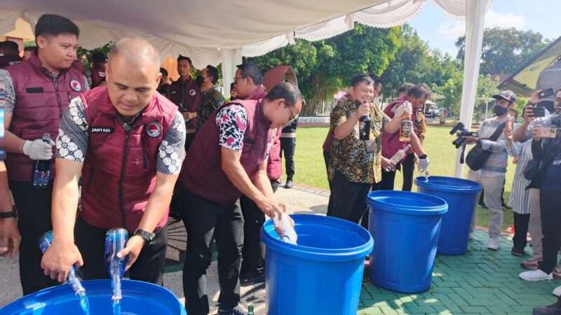 Polda NTB Musnahkan 2,4 Kg Sabu dan Ribuan Miras Ilegal, Tegaskan Perang Melawan Narkoba