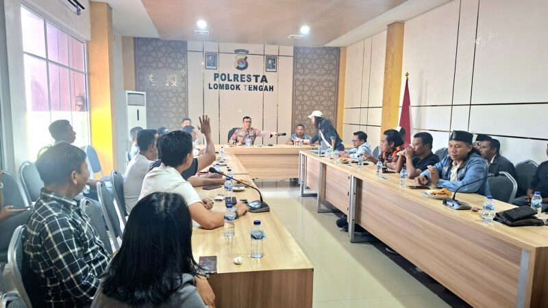 Silaturahmi dengan Puluhan LSM, Kapolresta Lombok Tengah Ajak Bersinergi Jaga Kondusivitas Daerah