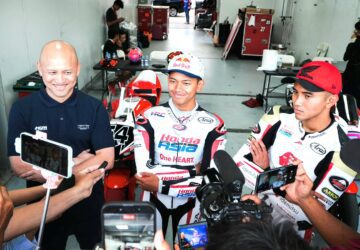Jelang MotoGP Mandalika, Mario Aji dan Veda Ega Asah Kecepatan di Sirkuit Mandalika
