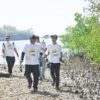 Peringati Hari Mangrove Sedunia & HUT ke-62, Bank NTB Syariah Tegaskan Komitmen ESG Lewat Aksi Tanam Mangrove di Pesisir Lombok Timur