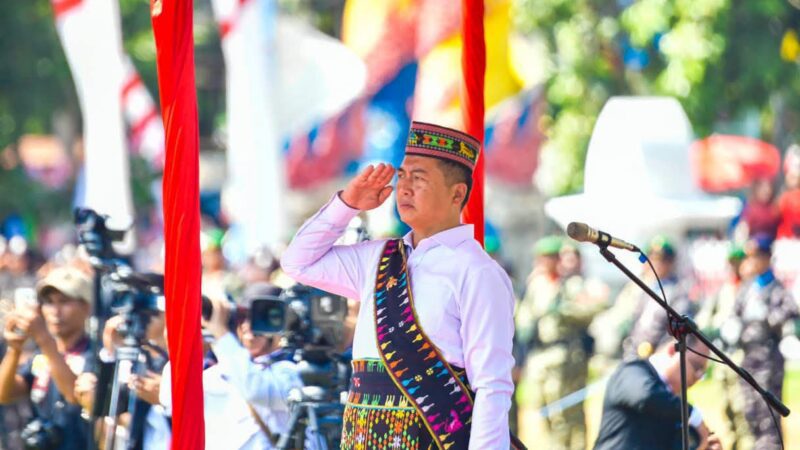 Kenakan Adat Manggarai, Gubernur Iqbal Kirim Pesan: NTT Tidak Sendiri