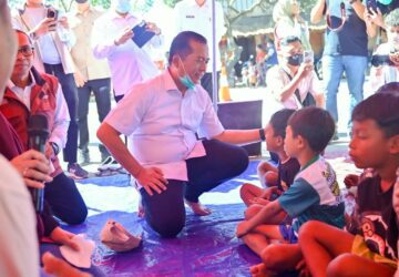 Gubernur Iqbal Tak Ingin Sade Berubah Usai Kebakaran: “Jangan Sampai Kehilangan Sade-nya”