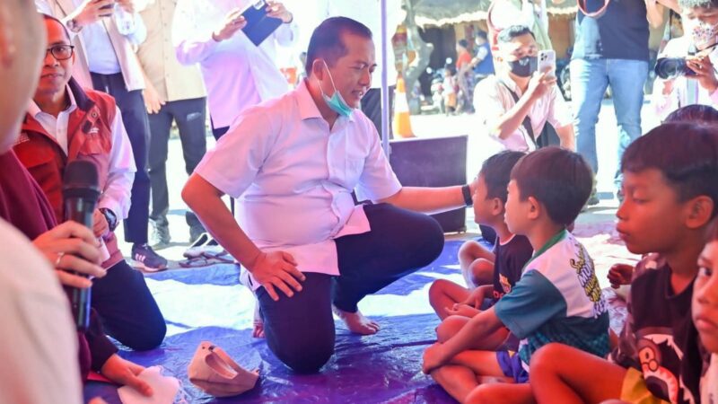 Gubernur Iqbal Tak Ingin Sade Berubah Usai Kebakaran: “Jangan Sampai Kehilangan Sade-nya”