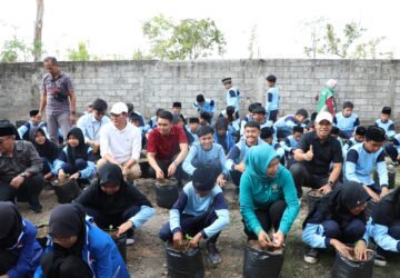Lombok Tengah Luncurkan Program BESTI, Libatkan Ribuan Siswa Tanam Cabai Tekan Inflasi