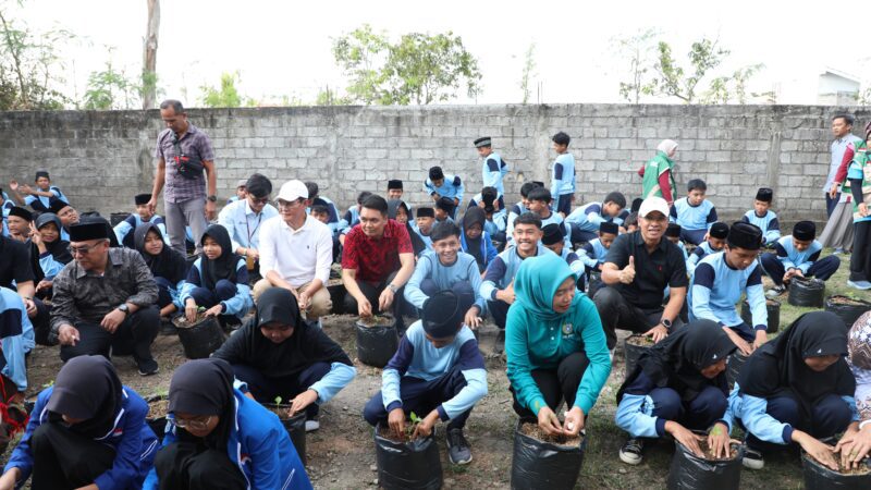 Lombok Tengah Luncurkan Program BESTI, Libatkan Ribuan Siswa Tanam Cabai Tekan Inflasi