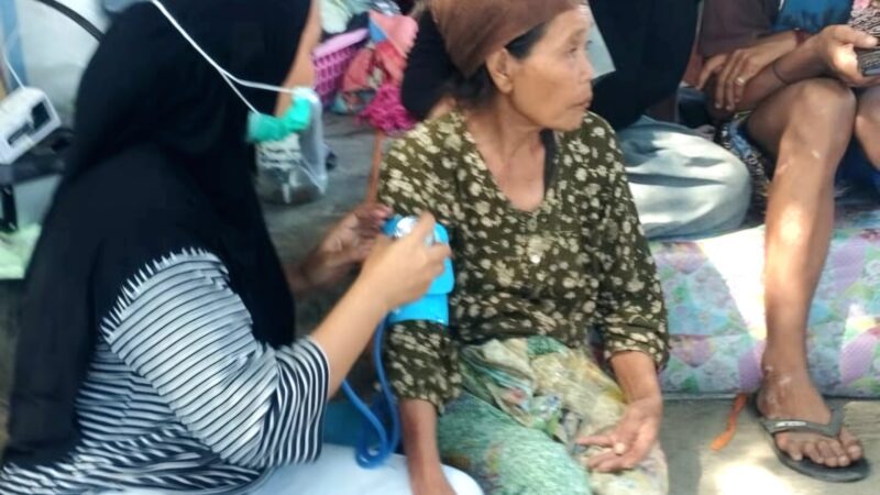 Lindungi Warga dari Dampak Kebakaran, Dinkes Loteng Bagikan 1.000 Masker