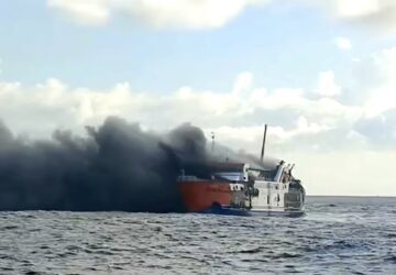 KMP Putri Yasmin Terbakar di Selat Lombok