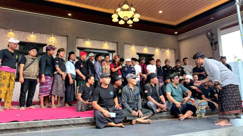 Laskar Sasak Sapa 160 Anak Yatim di Jonggat, Gaungkan Semangat “Saling Tunah, Saling Kangen”