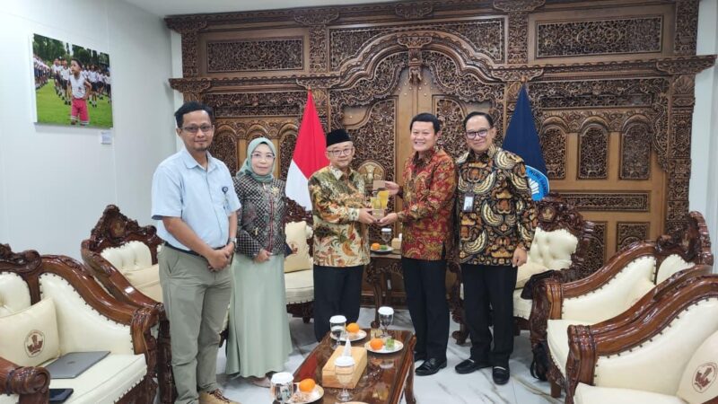 Mendikdasmen Terima Audiensi Bank NTB Syariah, Bahas Penguatan Layanan Keuangan ASN Pendidikan