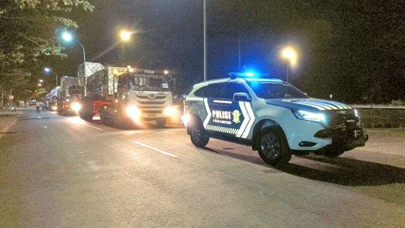 Polisi Kawal 13 Kontainer Logistik MotoGP dari BIZAM ke Mandalika