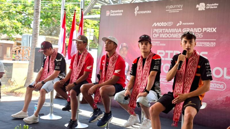 Pembalap Moto2 dan Moto3 Sapa Siswa SDN 2 Kuta Mandalika, Ajak Siswa Berani Bermimpi