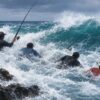 Empat Pemancing Digulung Ombak di Pantai Lancing, Satu Orang Hilang